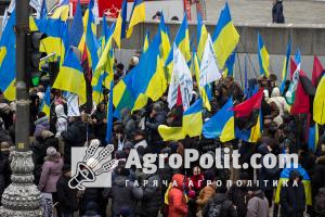 Хто прийшов говорити про "Укрспирт" під вікна Гройсмана ― ВІДЕО