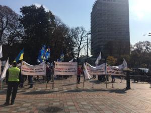 Під парламентом шукали земельний компроміс