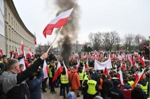 Вирішувати проблему мають спільно Єврокомісія, польський уряд, агентства, експерти та дипломати