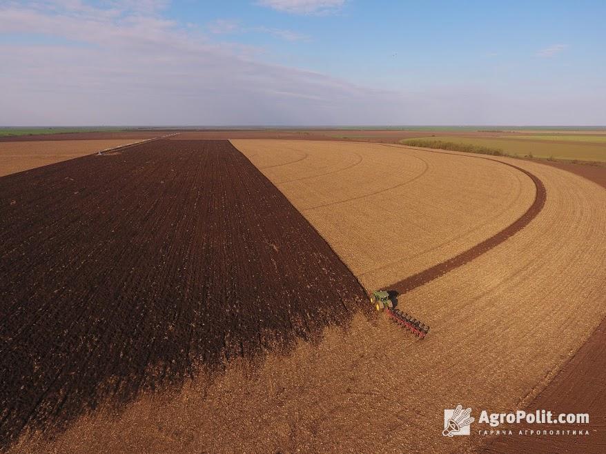 Запобіжники проти продажу землі іноземцям будуть на рівні підзаконних актів, – експерт 