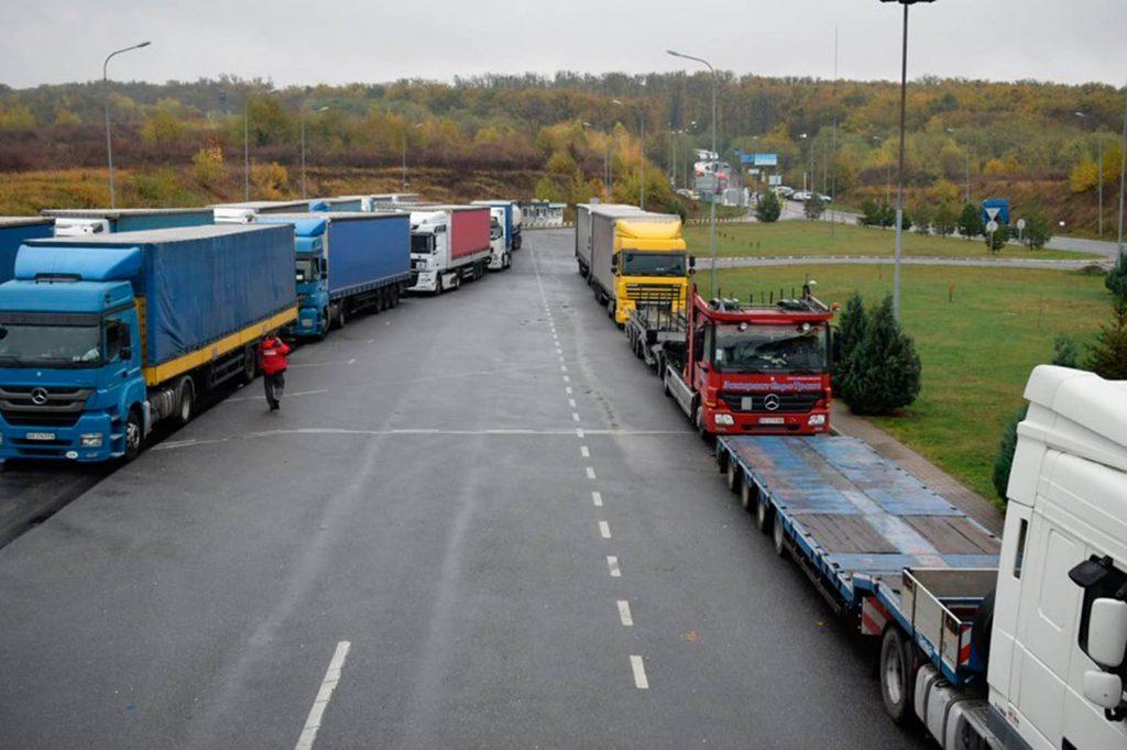 Біля портів, елеваторів та зернових хабів фури зважуватимуть у першу чергу, – «Укравтодор»