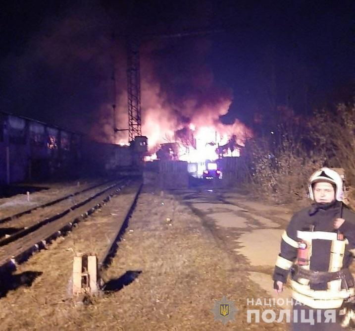 У Харкові поліція встановлює обставини вибуху у маслобійному цеху на території заводу