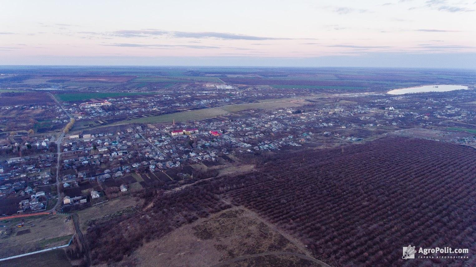 Земельна децентралізація в Україні: названо дату підписання закону та зміни для українців