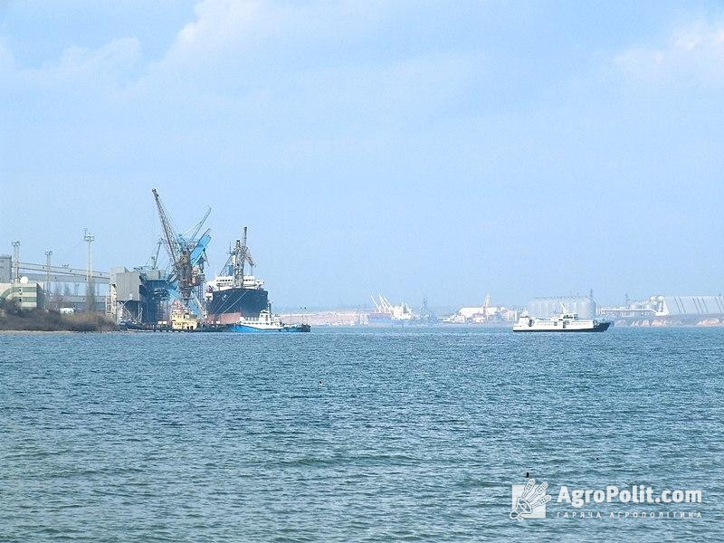 Порт Південний за пропускною здатністю є найбільшим.