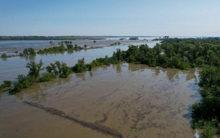 Минув майже місяць відтоді, як окупанти підірвали греблю