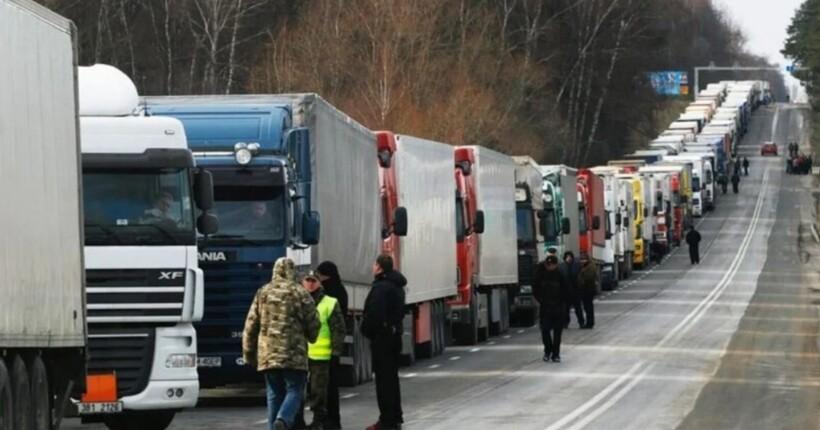 Зараз дуже важливо поговорити з українськими водіями, які застрягли на польському кордоні