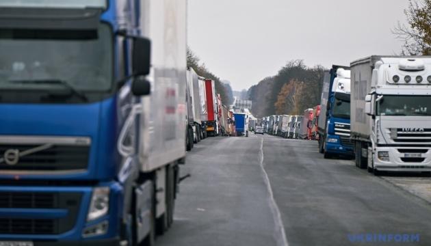 На напрямку пункту пропуску «Ужгород-Вишнє Нємецьке» у чергах перебуває десь 600 вантажівок