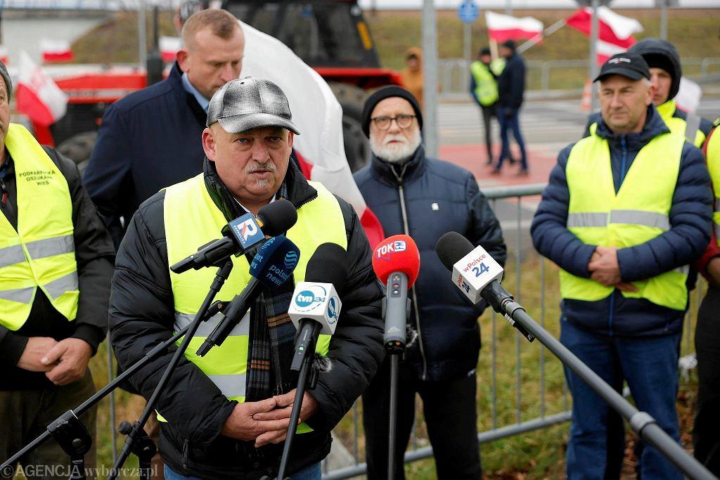 Фермери, які протестують у Медиці перед кордоном з Україною, вирішили призупинити акцію